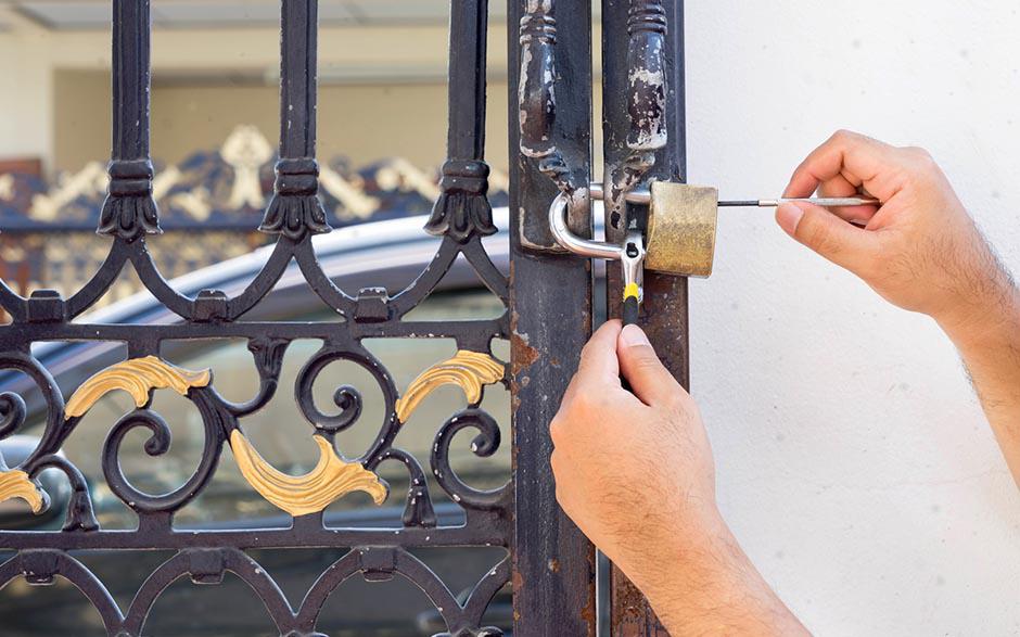 demonter une serrure de porte d'entrée Bouc-Bel-Air