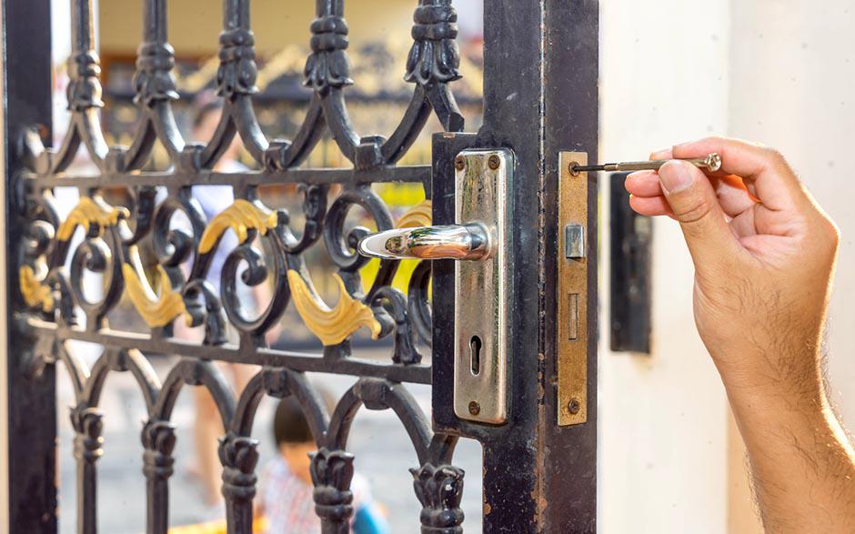 demonter une serrure de porte d'entrée Bouc-Bel-Air