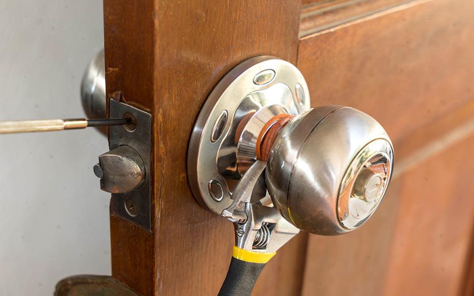 demonter une serrure de porte d'entrée Bouc-Bel-Air