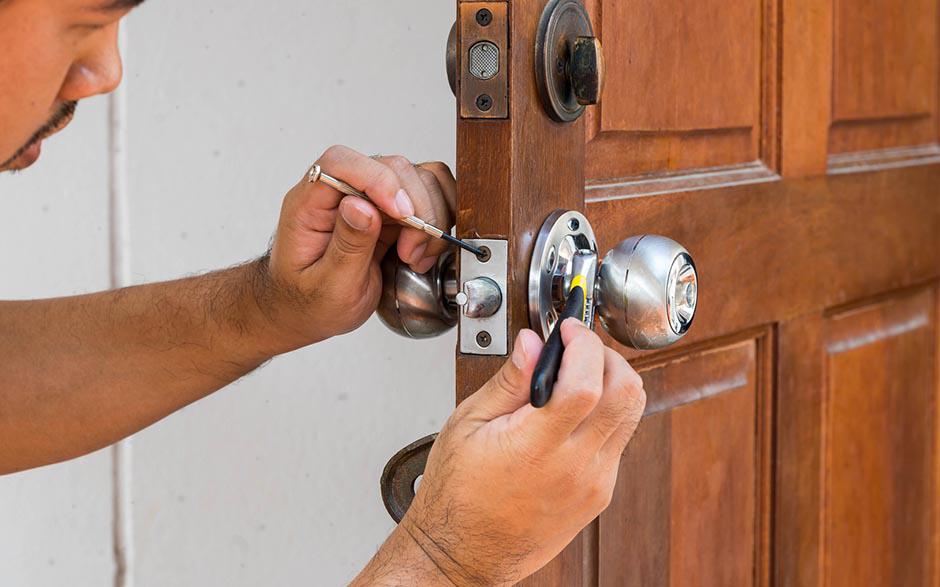 demonter une serrure de porte d'entrée Bouc-Bel-Air